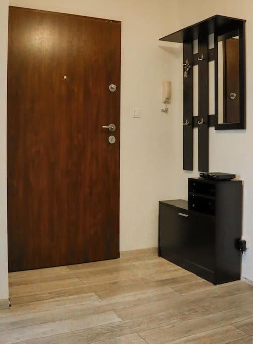 Apartment 50M2 With A Large Living Room, Bedroom, Balcony And Free Private Parking غدانسك المظهر الخارجي الصورة